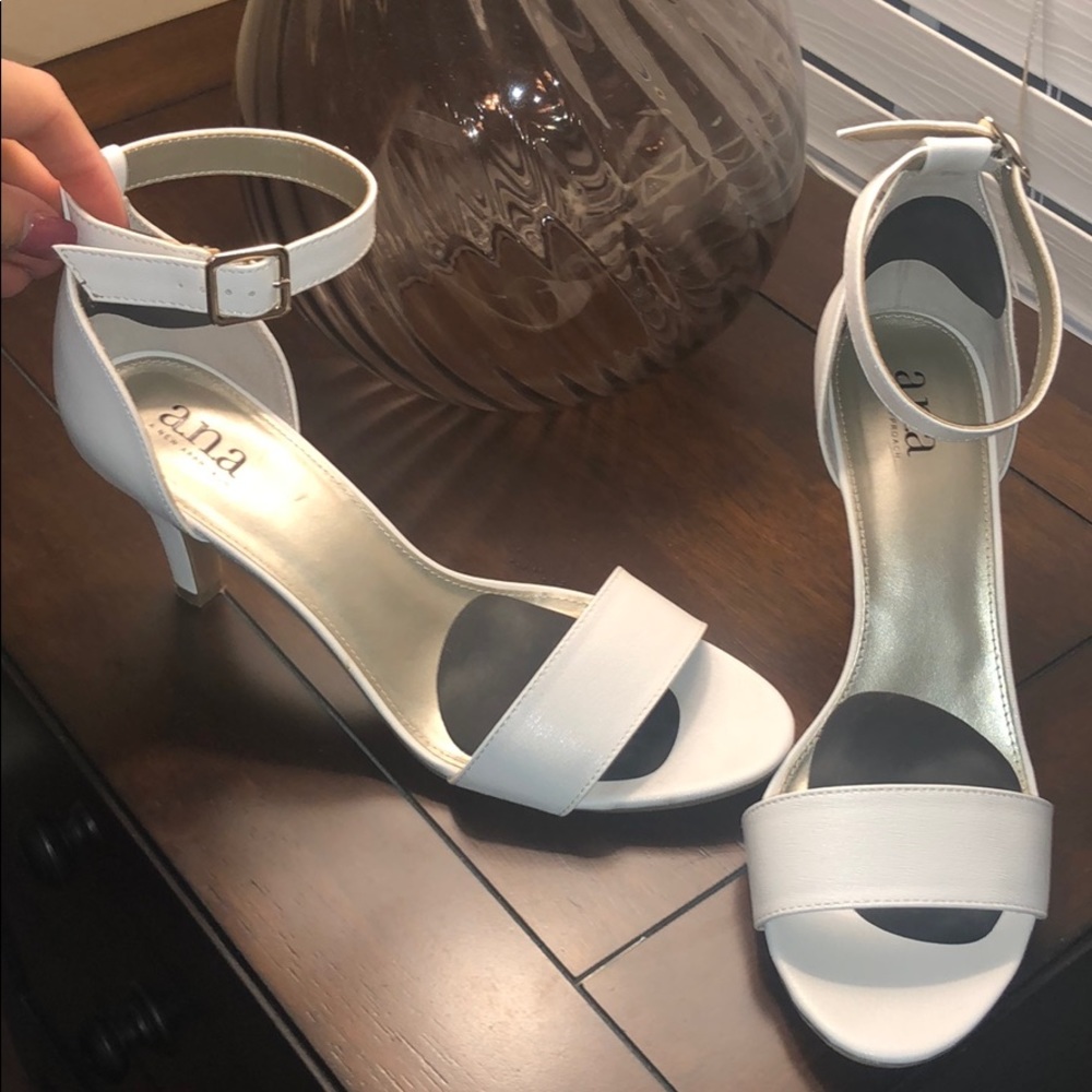 9.5 MED WHITE ANA ZITA HEELS